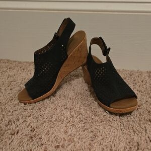 Rockport Womens Black Wedge Peep Toe Wedges EUC Size 7.5 (Bin 1)